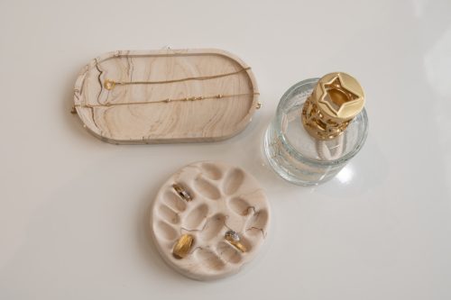 Ringies barna márvány gyűrűtartó