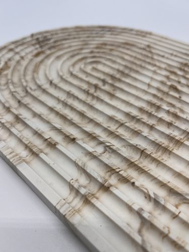 Ribbed barna marble tálca